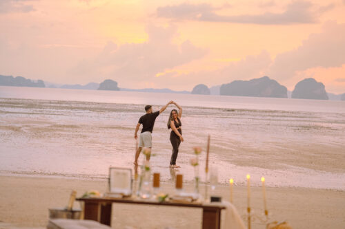 Romantic Beach Picnic Proposal, Krabi Wedding Planner, Krabi surprise proposal decoration